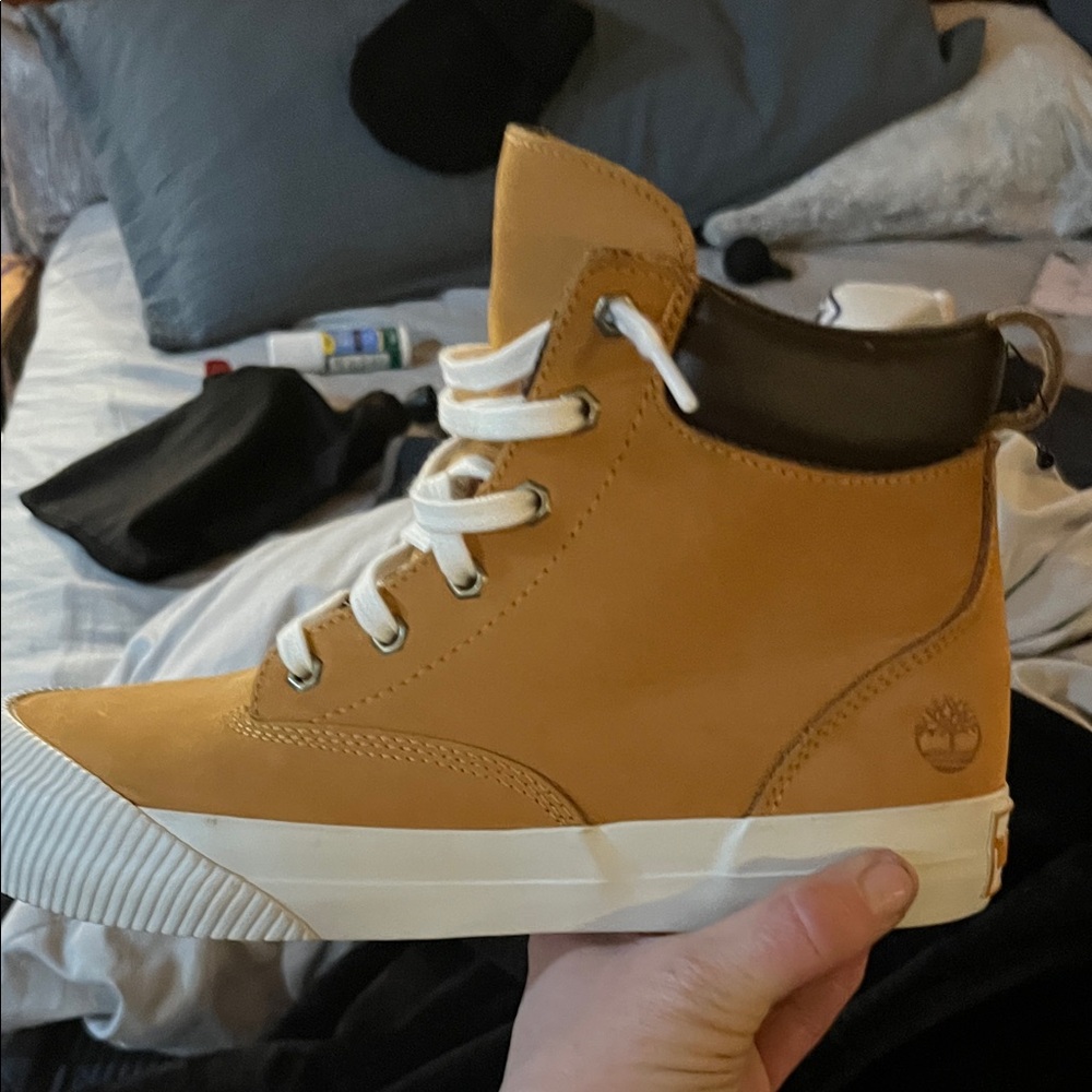 Timberland Brown High-Top Sneakers with White Soles - Picture 5 of 5